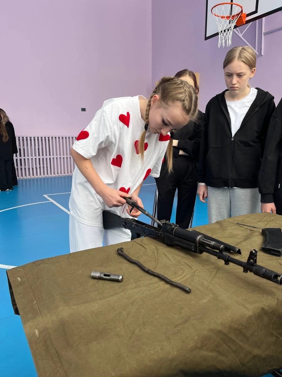 А НУ-КА ДЕВУШКИ.